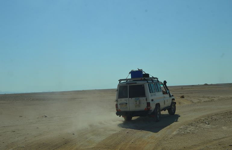 Kombi-Wüstentour in Soma Bay: Quad, Jeep, Buggy und Kamelreiten