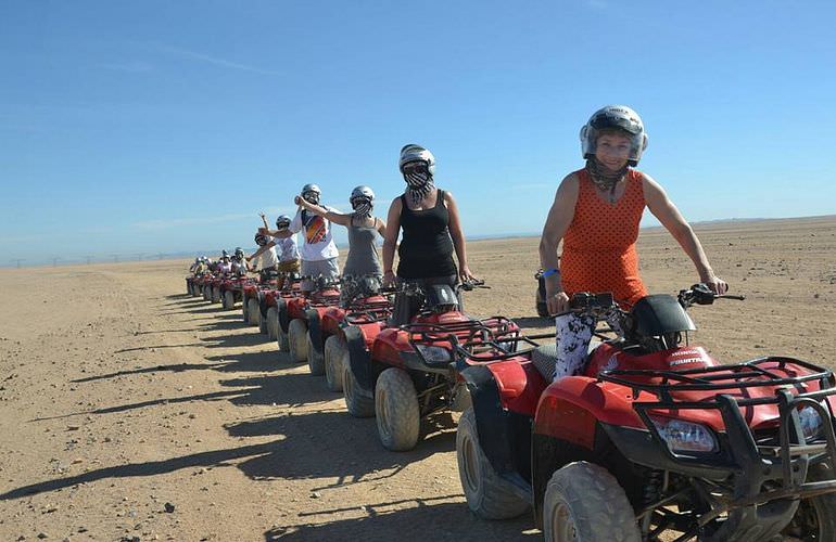 Quad Safari am Morgen durch die Wüste von Soma Bay mit Kamelreiten