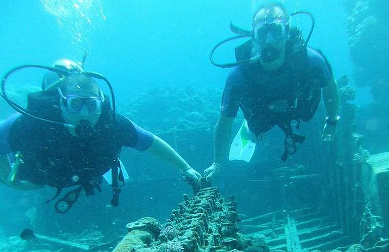 Tauchausflüge für Fortgeschrittene und Anfänger ab Soma Bay